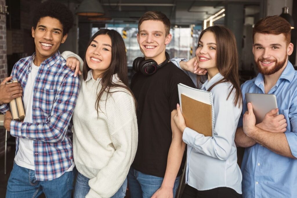 Deutschlehrerin im Online-Unterricht für Prüfungsvorbereitung